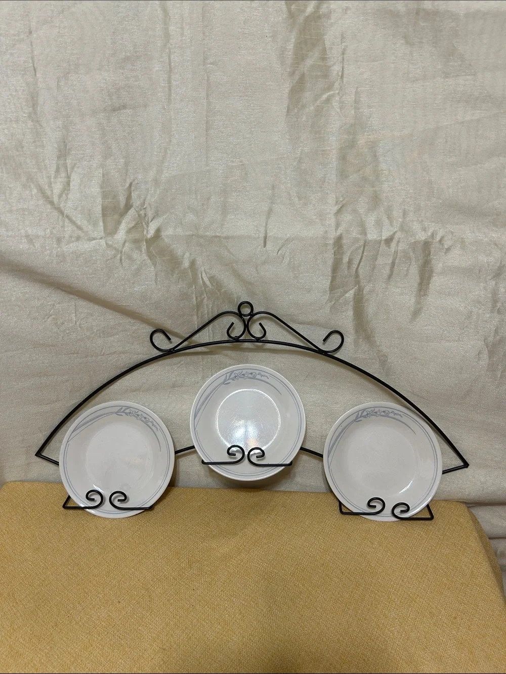 Black Decorative Metal Wall Plate Rack - Elegant Curved Scroll Design